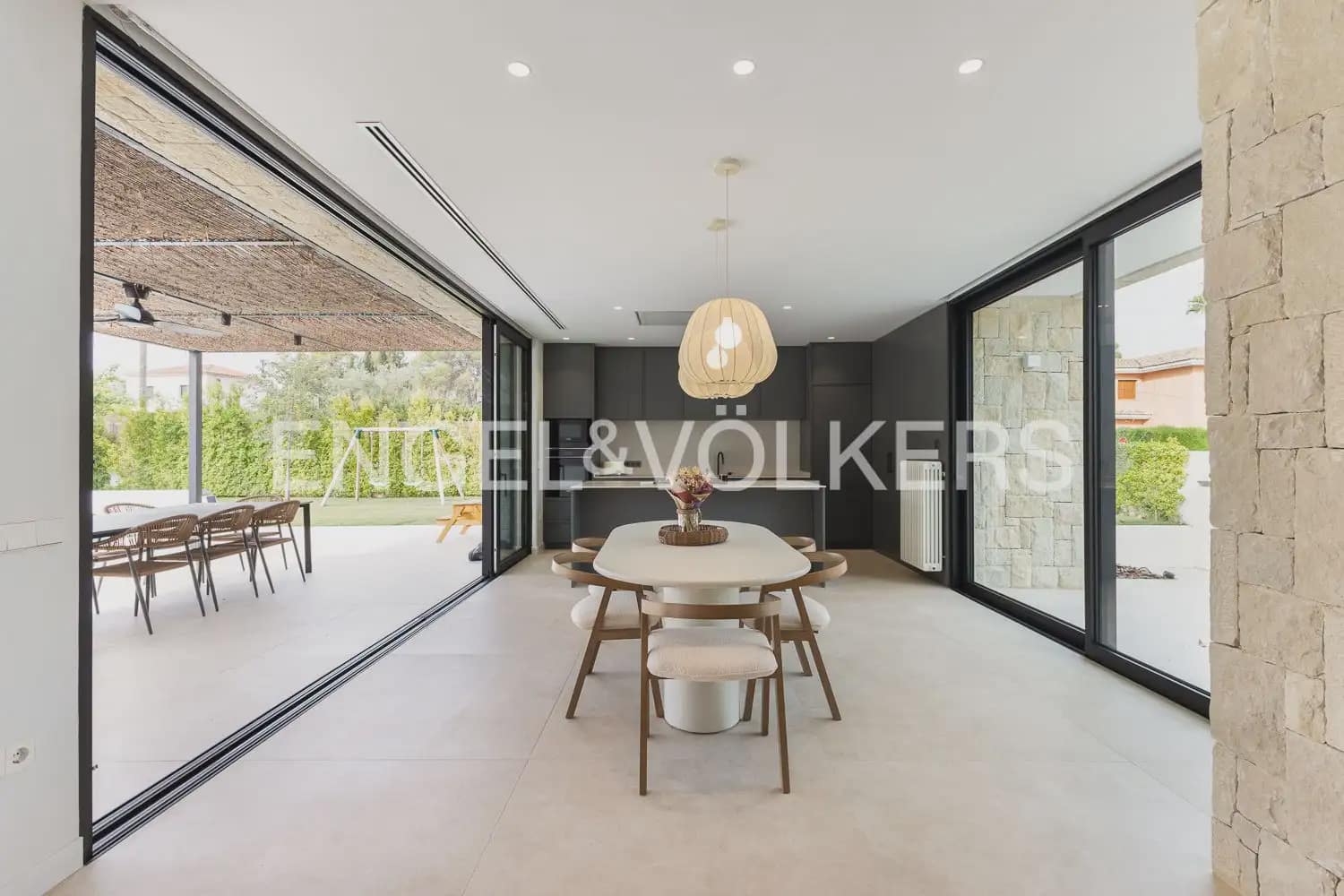 5 bedroom Villa for sale in L'Eliana with garage - € 1,480,000 (Ref: 10093913)