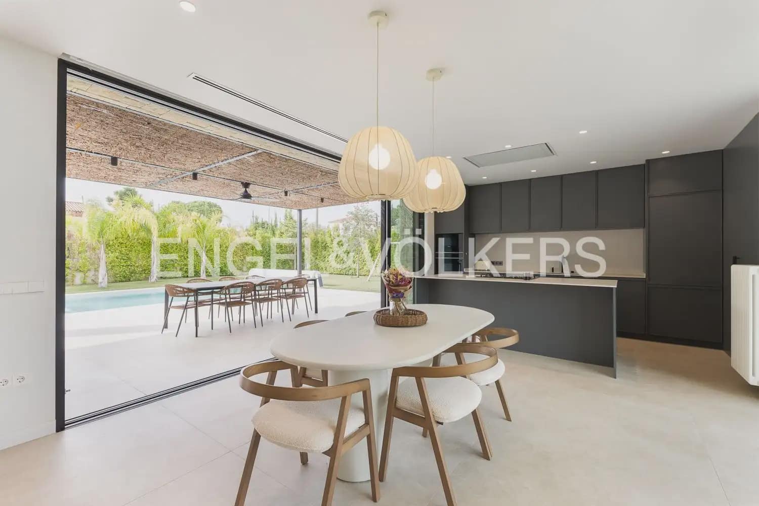 5 bedroom Villa for sale in L'Eliana with garage - € 1,480,000 (Ref: 10093913)