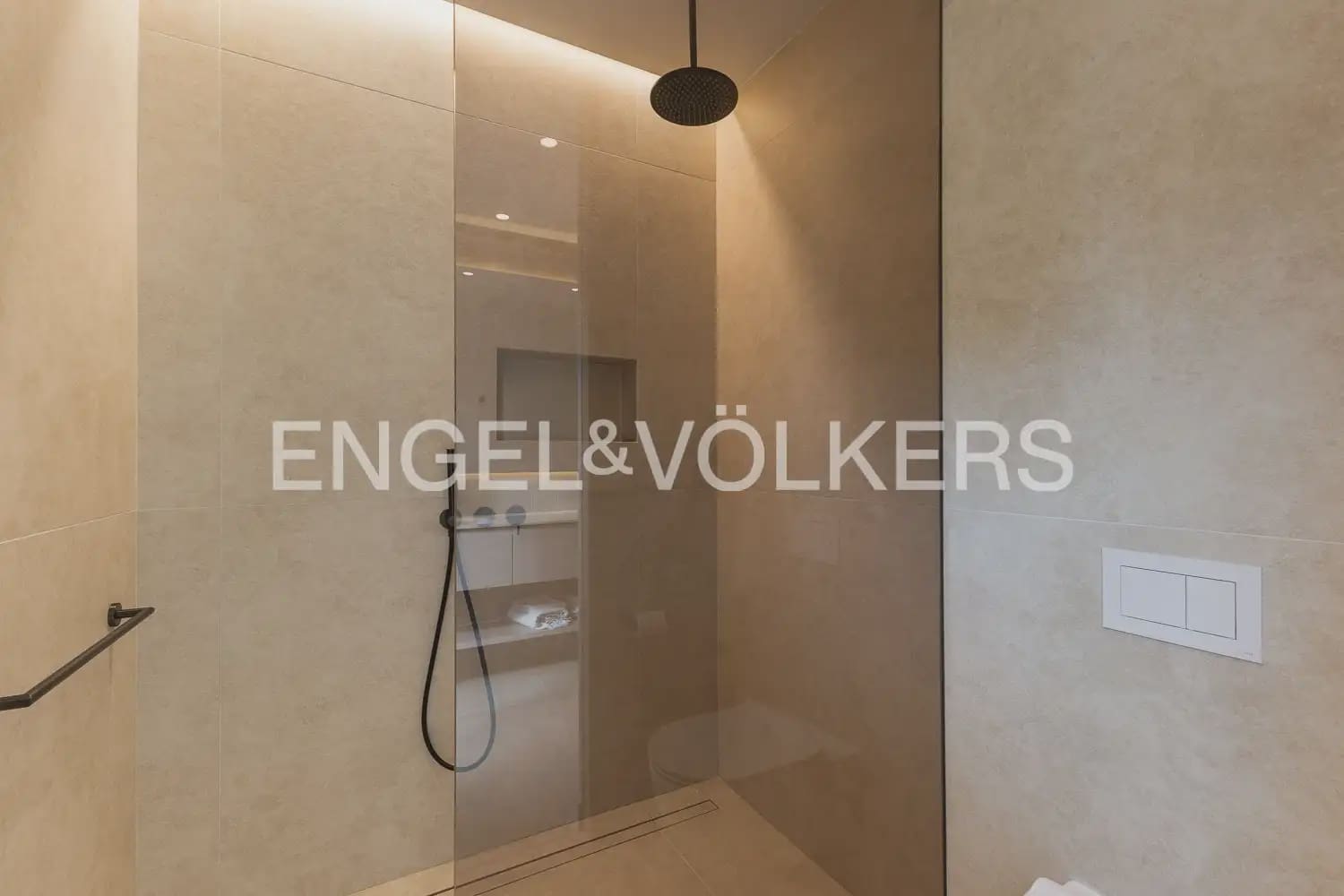 5 bedroom Villa for sale in L'Eliana with garage - € 1,480,000 (Ref: 10093913)