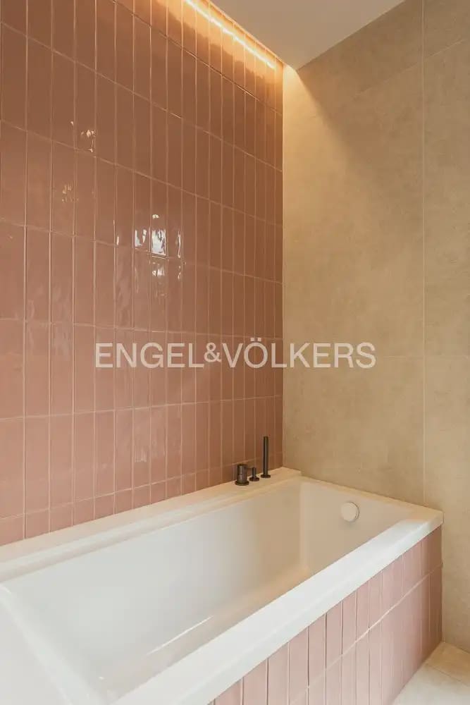 5 bedroom Villa for sale in L'Eliana with garage - € 1,480,000 (Ref: 10093913)