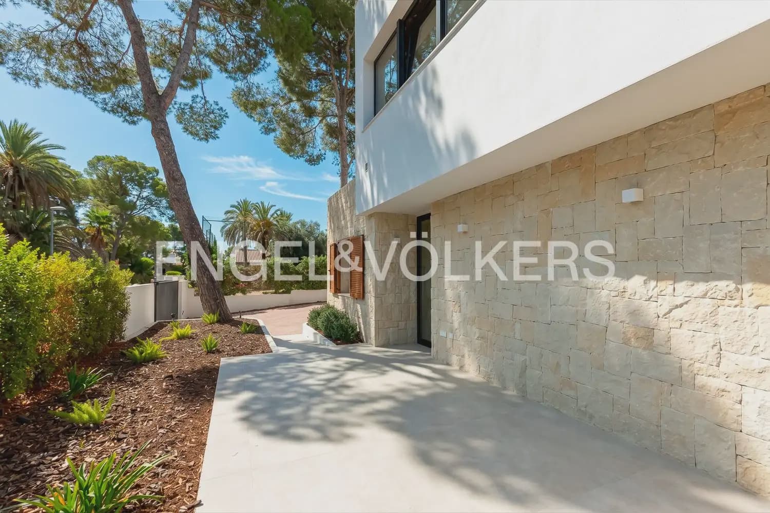 5 bedroom Villa for sale in L'Eliana with garage - € 1,480,000 (Ref: 10093913)
