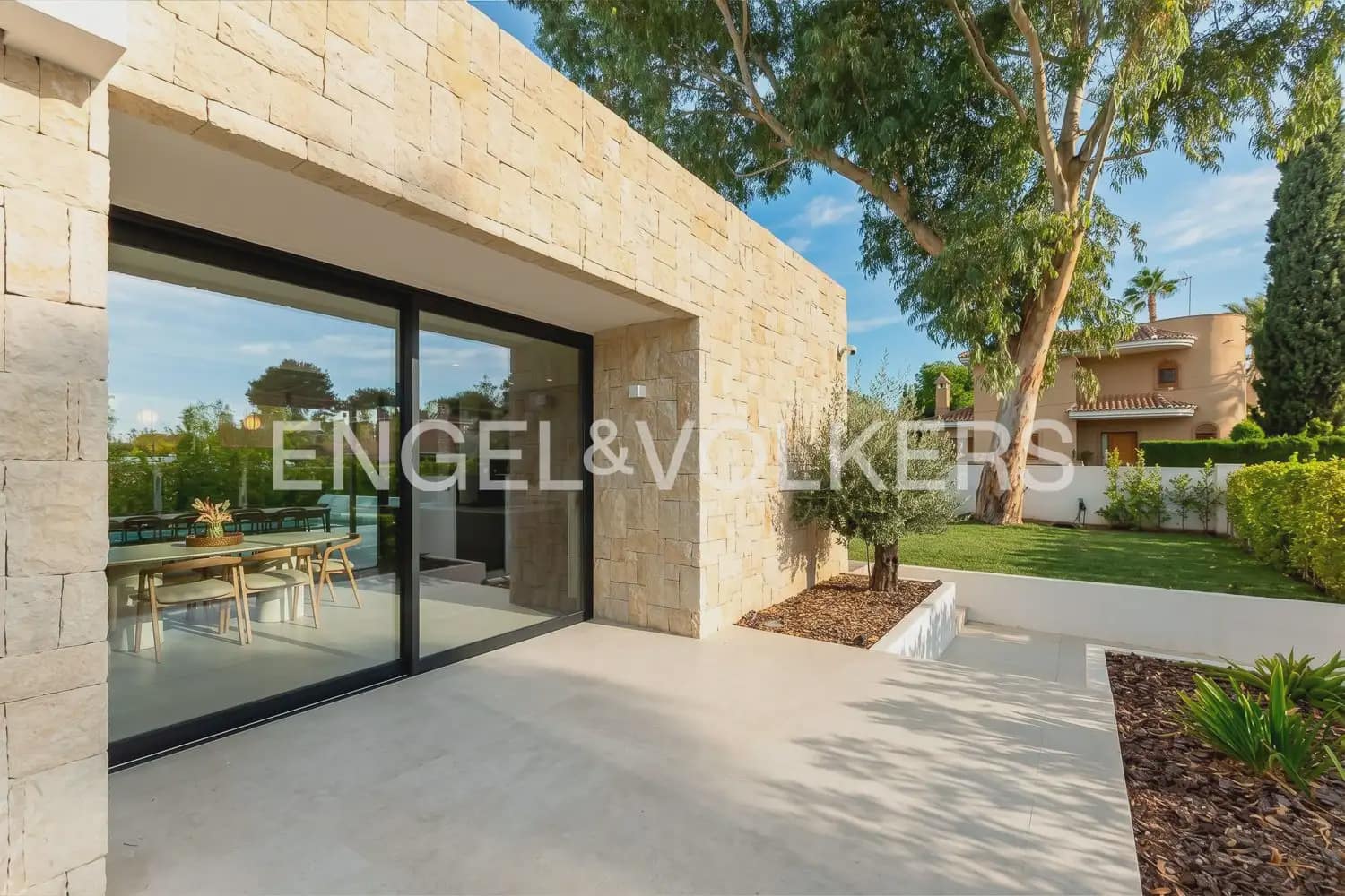 5 bedroom Villa for sale in L'Eliana with garage - € 1,480,000 (Ref: 10093913)