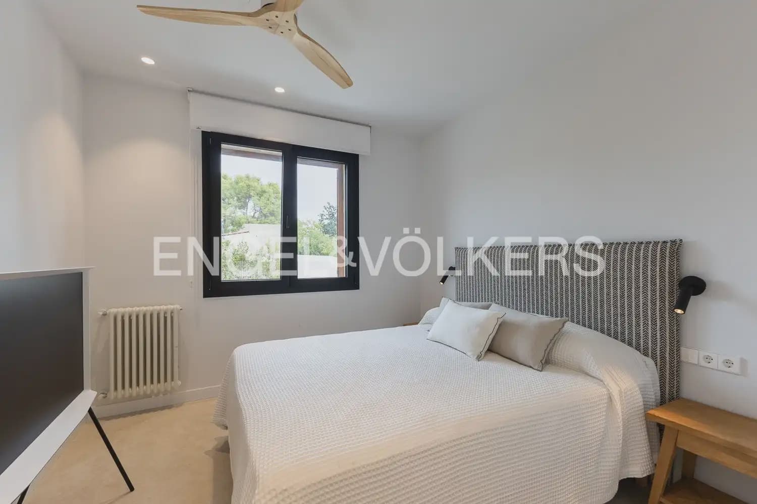 5 bedroom Villa for sale in L'Eliana with garage - € 1,480,000 (Ref: 10093913)