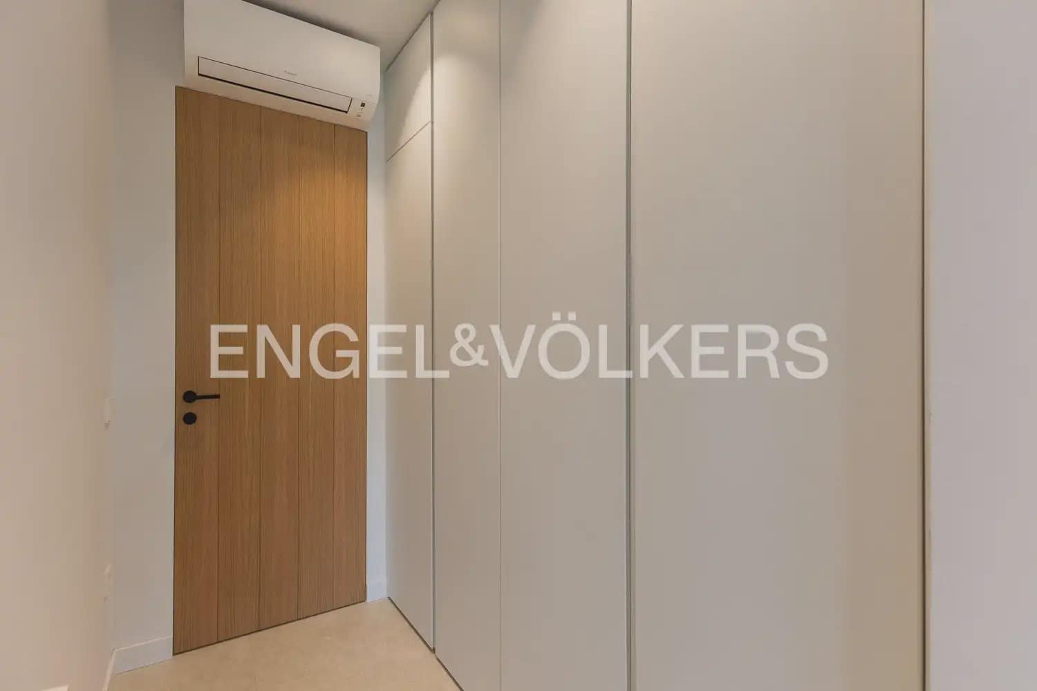 5 bedroom Villa for sale in L'Eliana with garage - € 1,480,000 (Ref: 10093913)