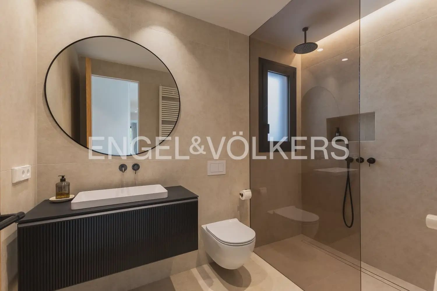 5 bedroom Villa for sale in L'Eliana with garage - € 1,480,000 (Ref: 10093913)