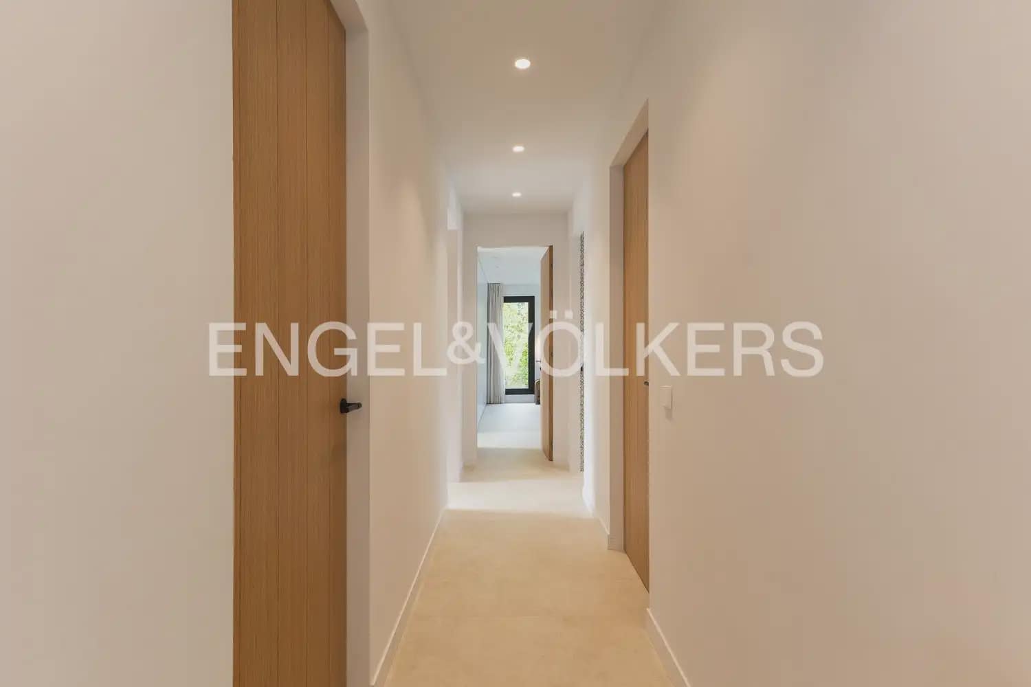 5 bedroom Villa for sale in L'Eliana with garage - € 1,480,000 (Ref: 10093913)