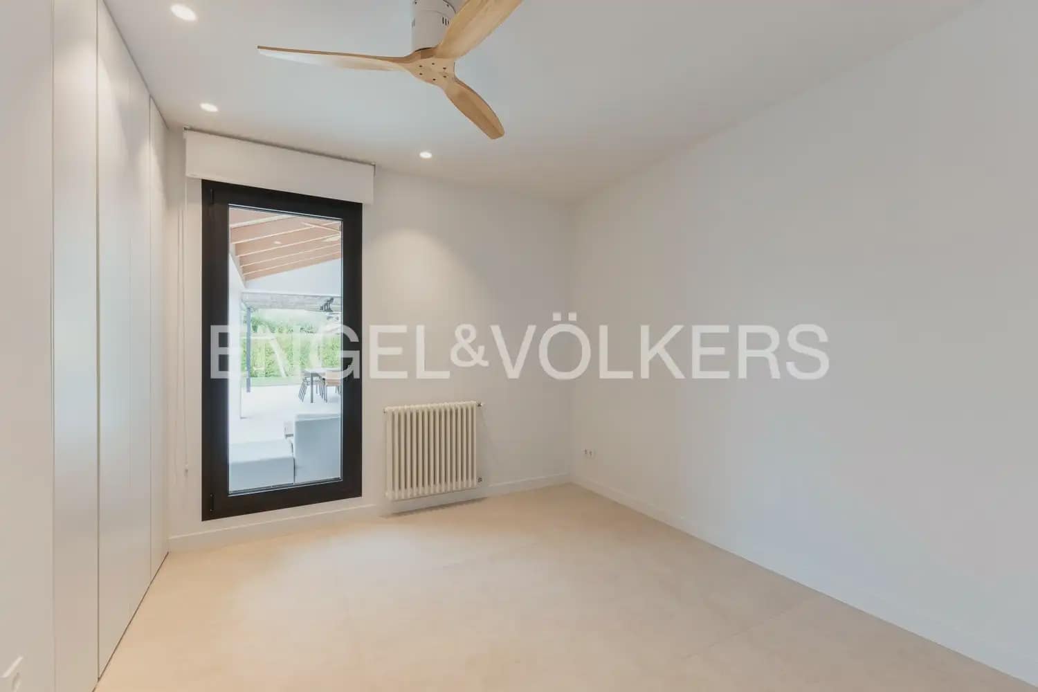 5 bedroom Villa for sale in L'Eliana with garage - € 1,480,000 (Ref: 10093913)