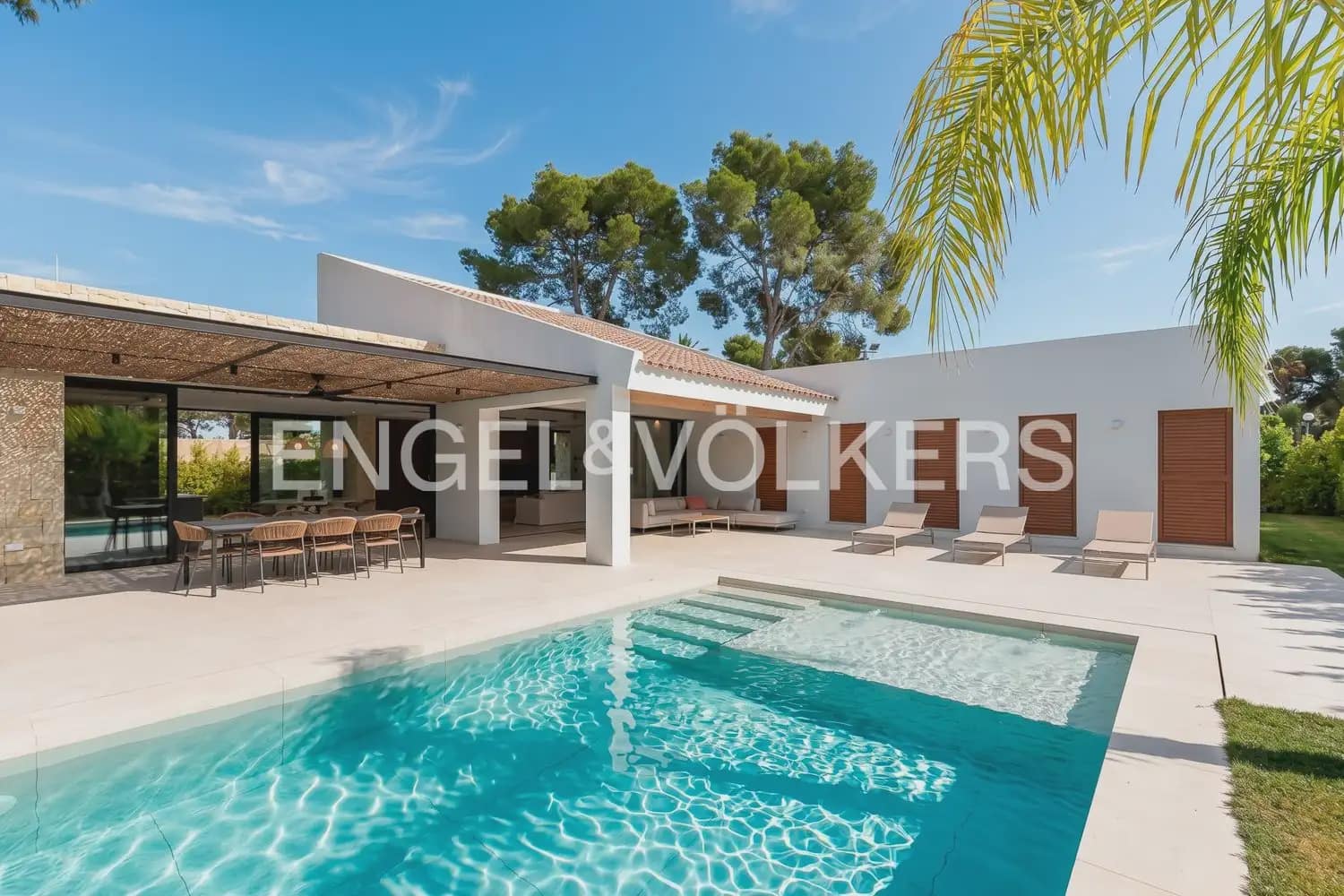 5 bedroom Villa for sale in L'Eliana with garage - € 1,480,000 (Ref: 10093913)