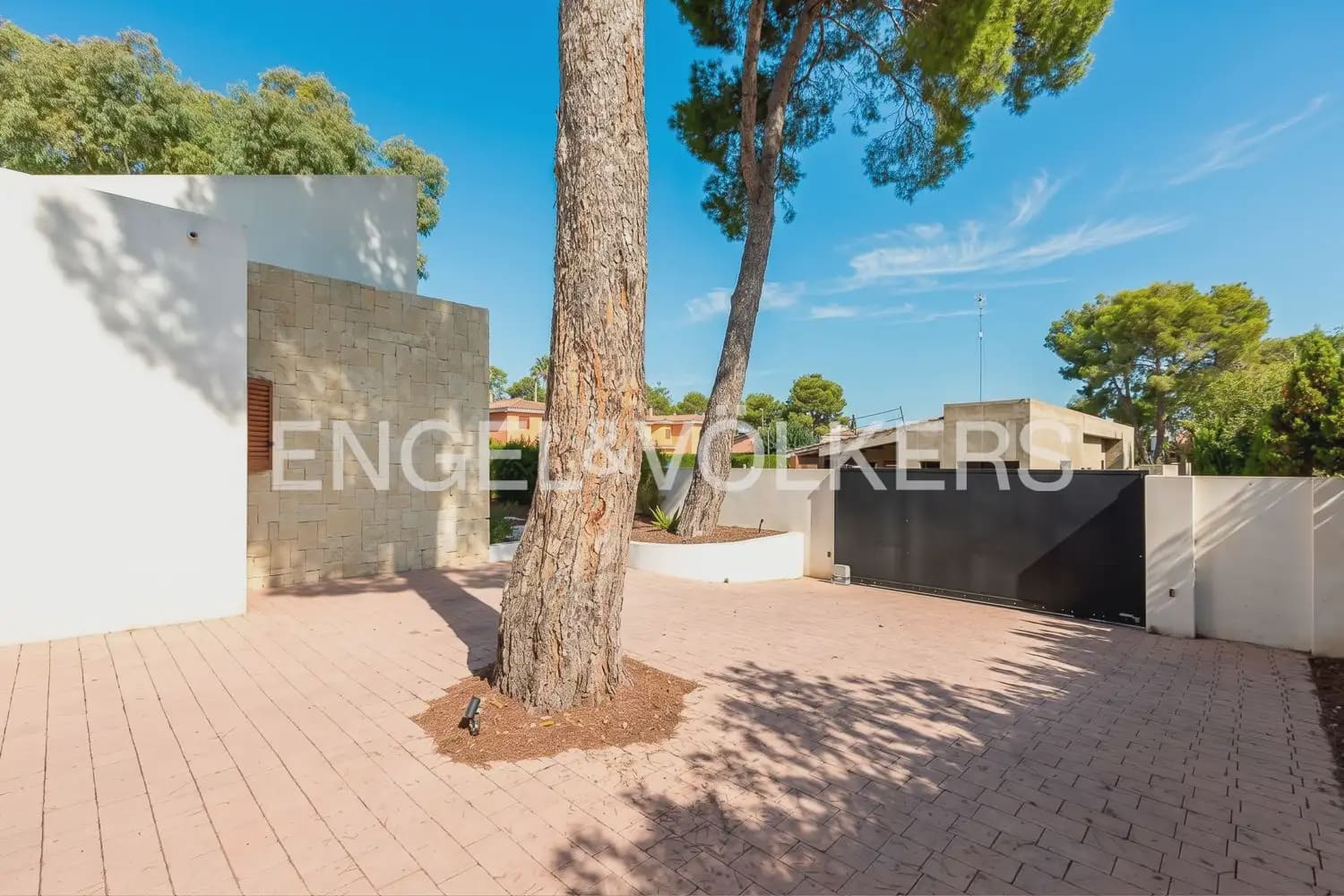 5 bedroom Villa for sale in L'Eliana with garage - € 1,480,000 (Ref: 10093913)