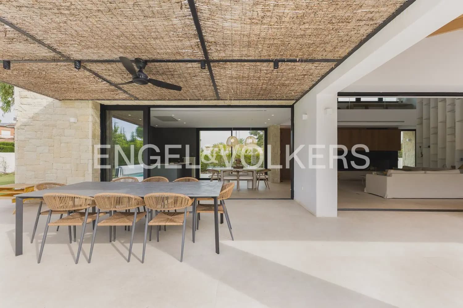 5 bedroom Villa for sale in L'Eliana with garage - € 1,480,000 (Ref: 10093913)