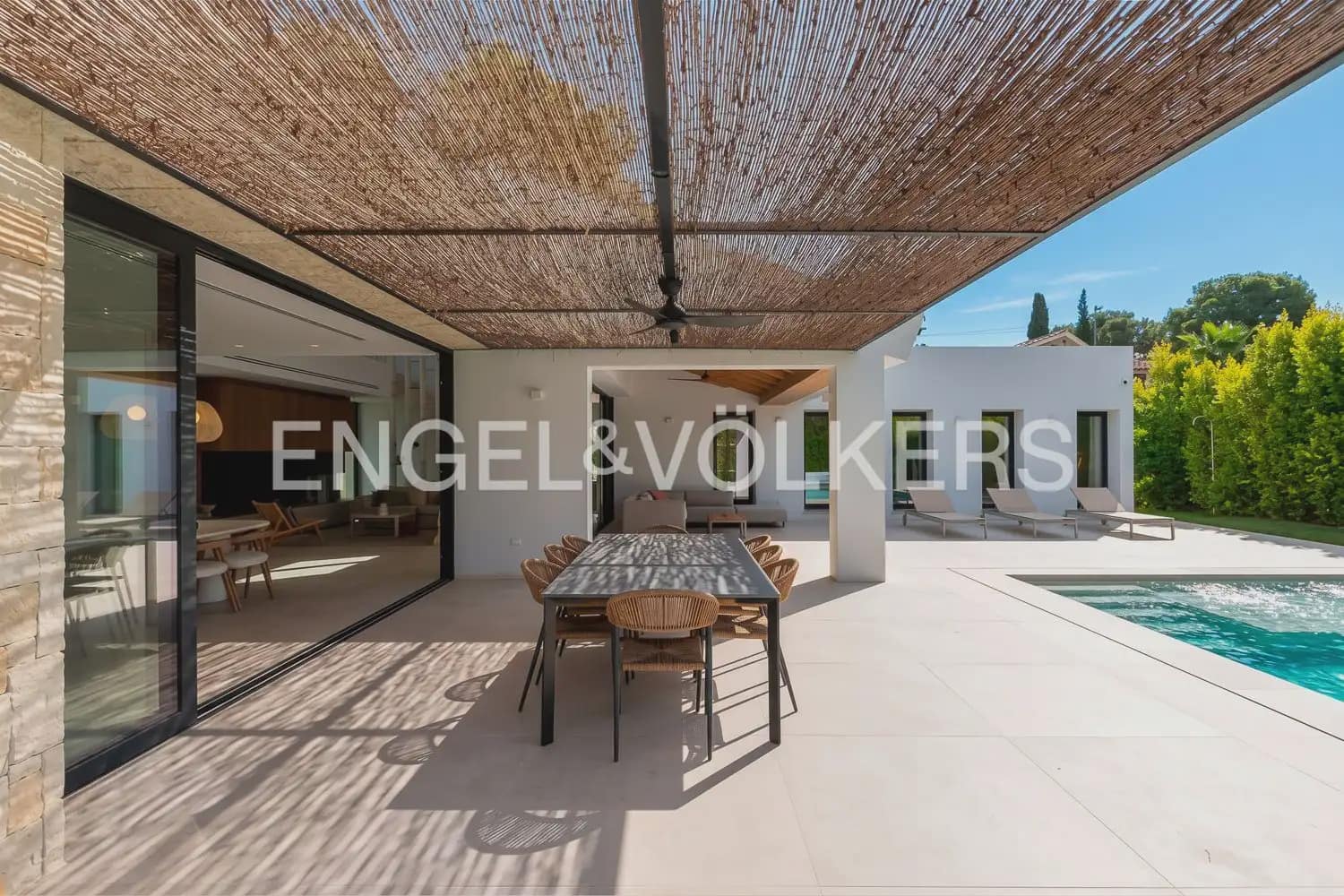 5 bedroom Villa for sale in L'Eliana with garage - € 1,480,000 (Ref: 10093913)