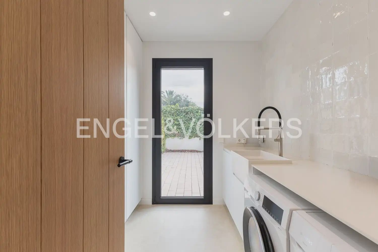 5 bedroom Villa for sale in L'Eliana with garage - € 1,480,000 (Ref: 10093913)