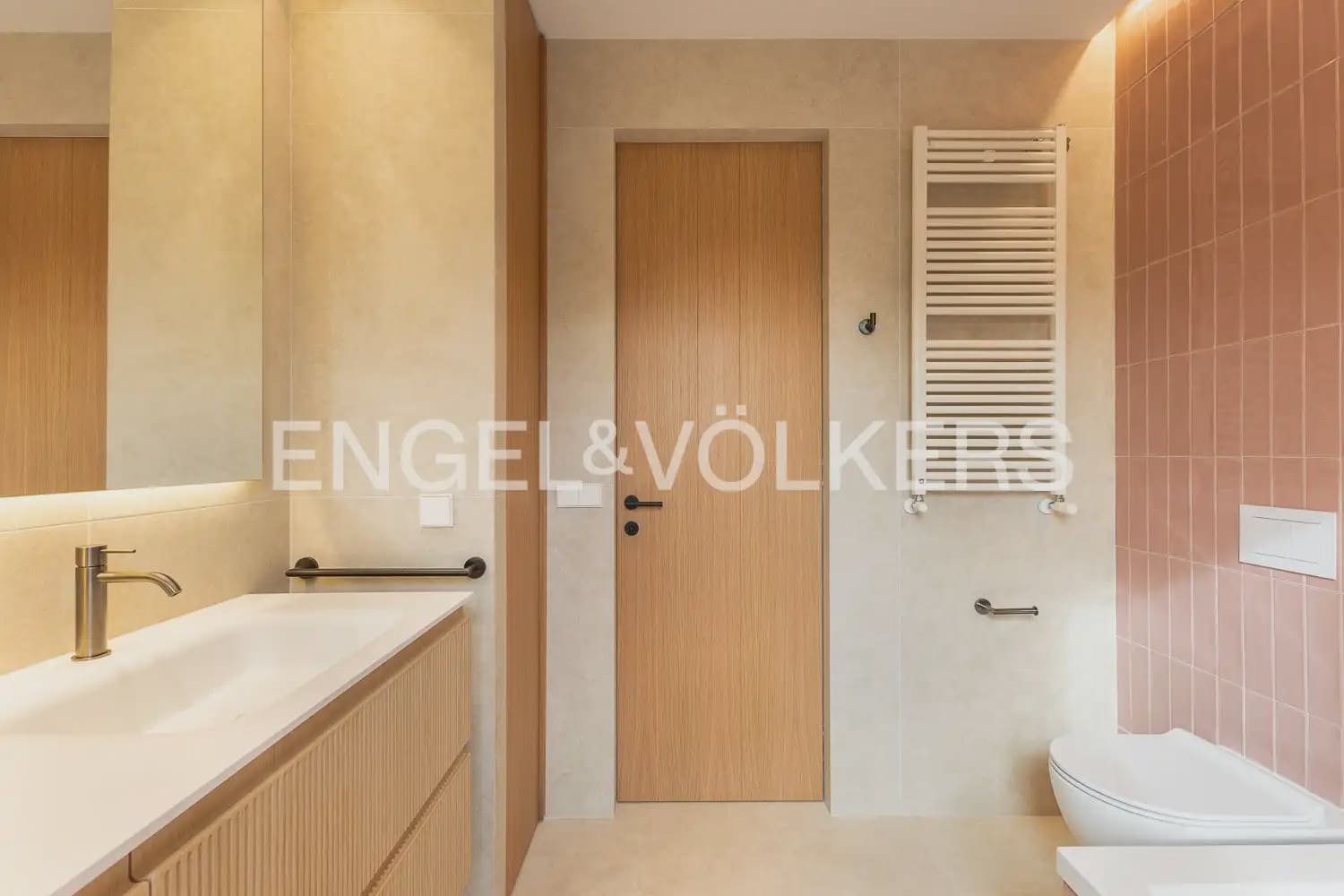 5 bedroom Villa for sale in L'Eliana with garage - € 1,480,000 (Ref: 10093913)