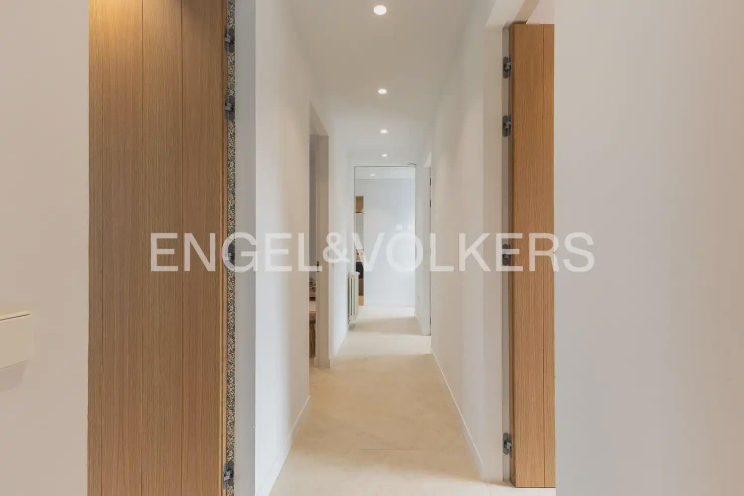 5 bedroom Villa for sale in L'Eliana with garage - € 1,480,000 (Ref: 10093913)