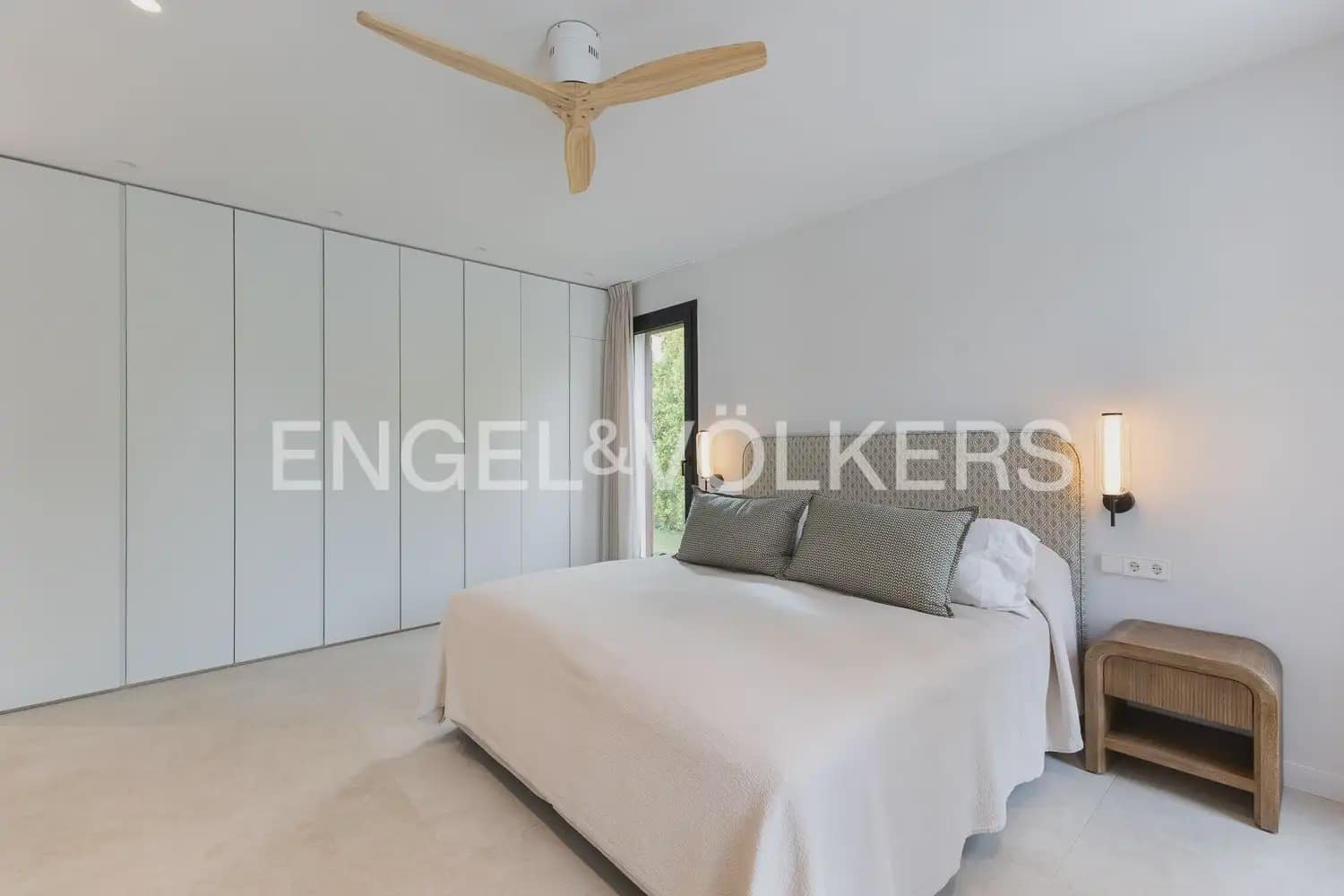 5 bedroom Villa for sale in L'Eliana with garage - € 1,480,000 (Ref: 10093913)
