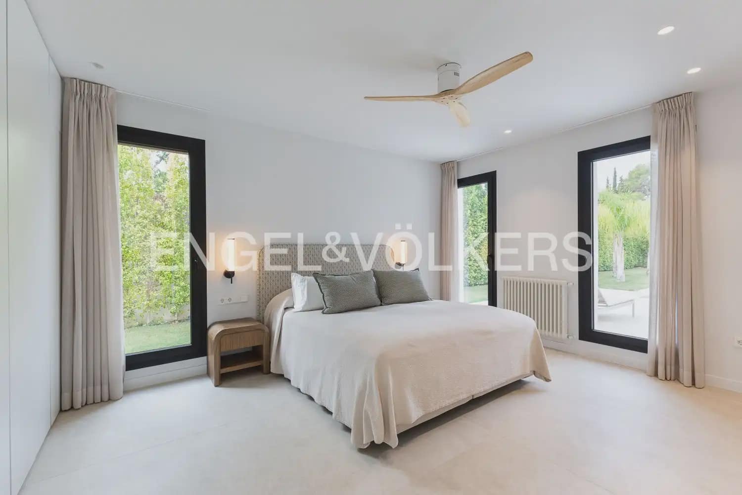5 bedroom Villa for sale in L'Eliana with garage - € 1,480,000 (Ref: 10093913)