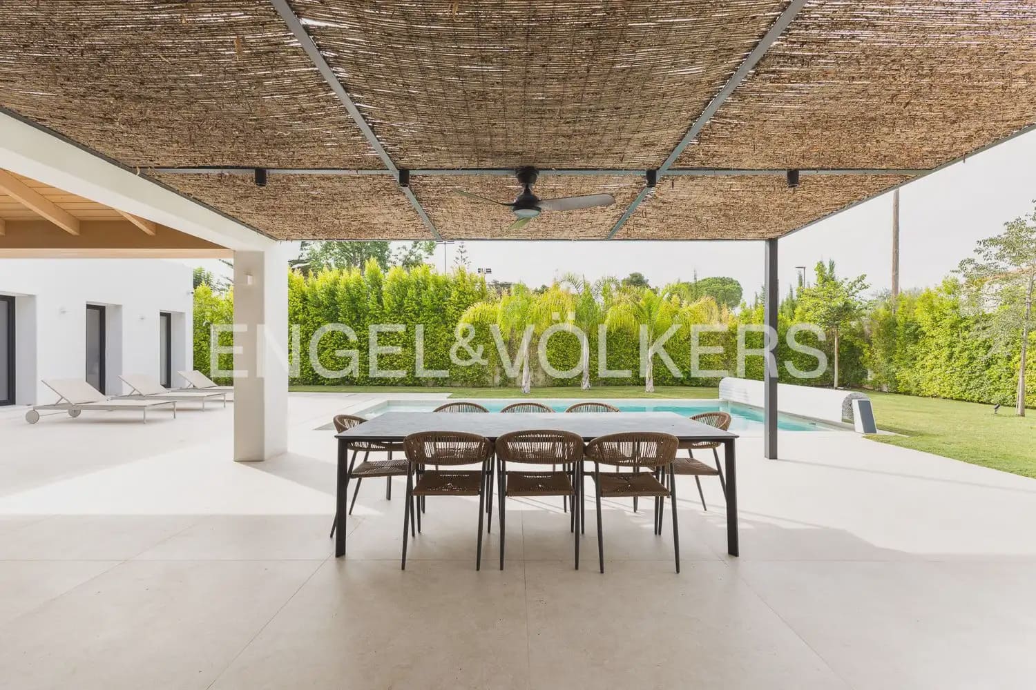 5 bedroom Villa for sale in L'Eliana with garage - € 1,480,000 (Ref: 10093913)