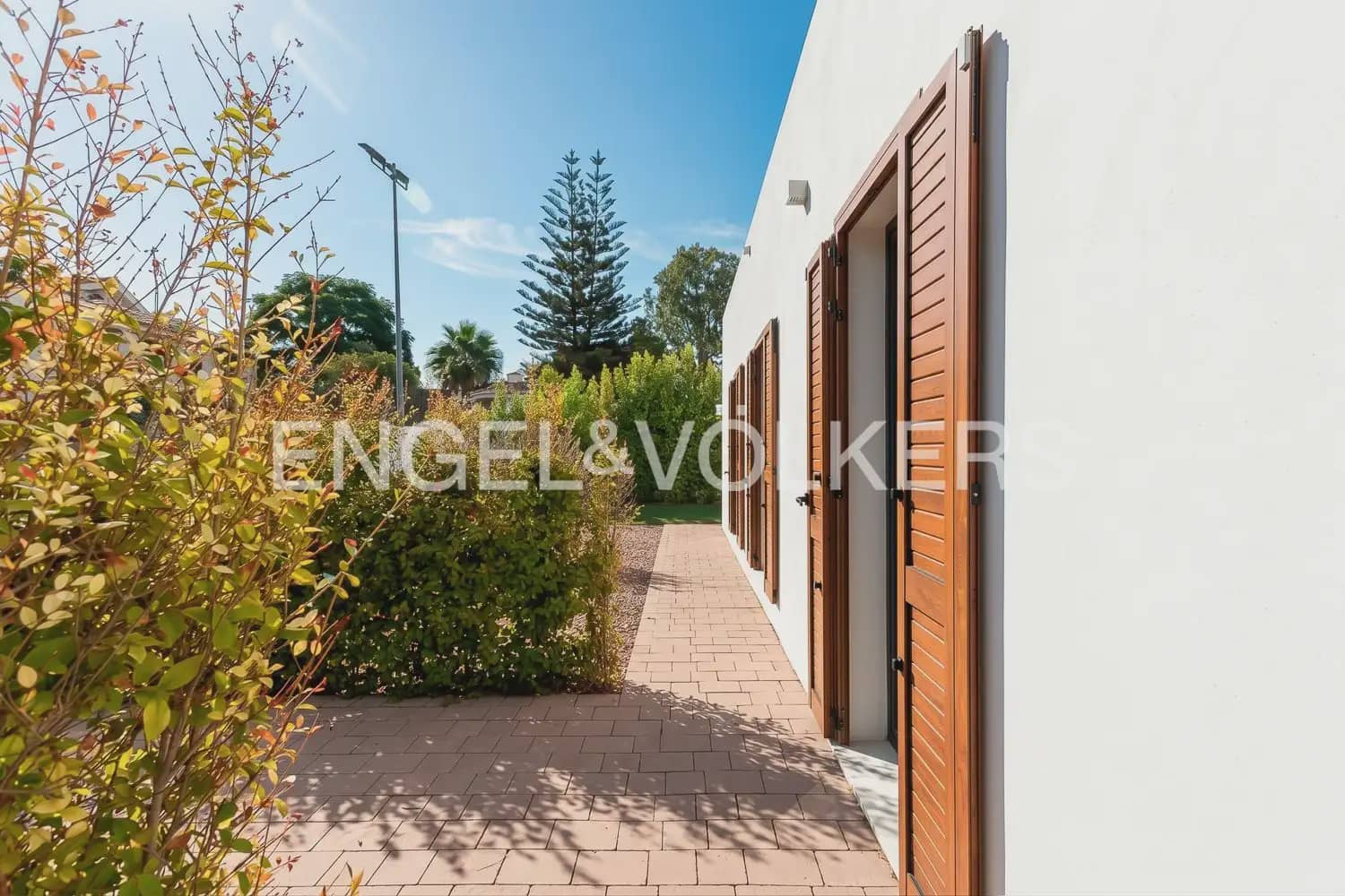 5 bedroom Villa for sale in L'Eliana with garage - € 1,480,000 (Ref: 10093913)