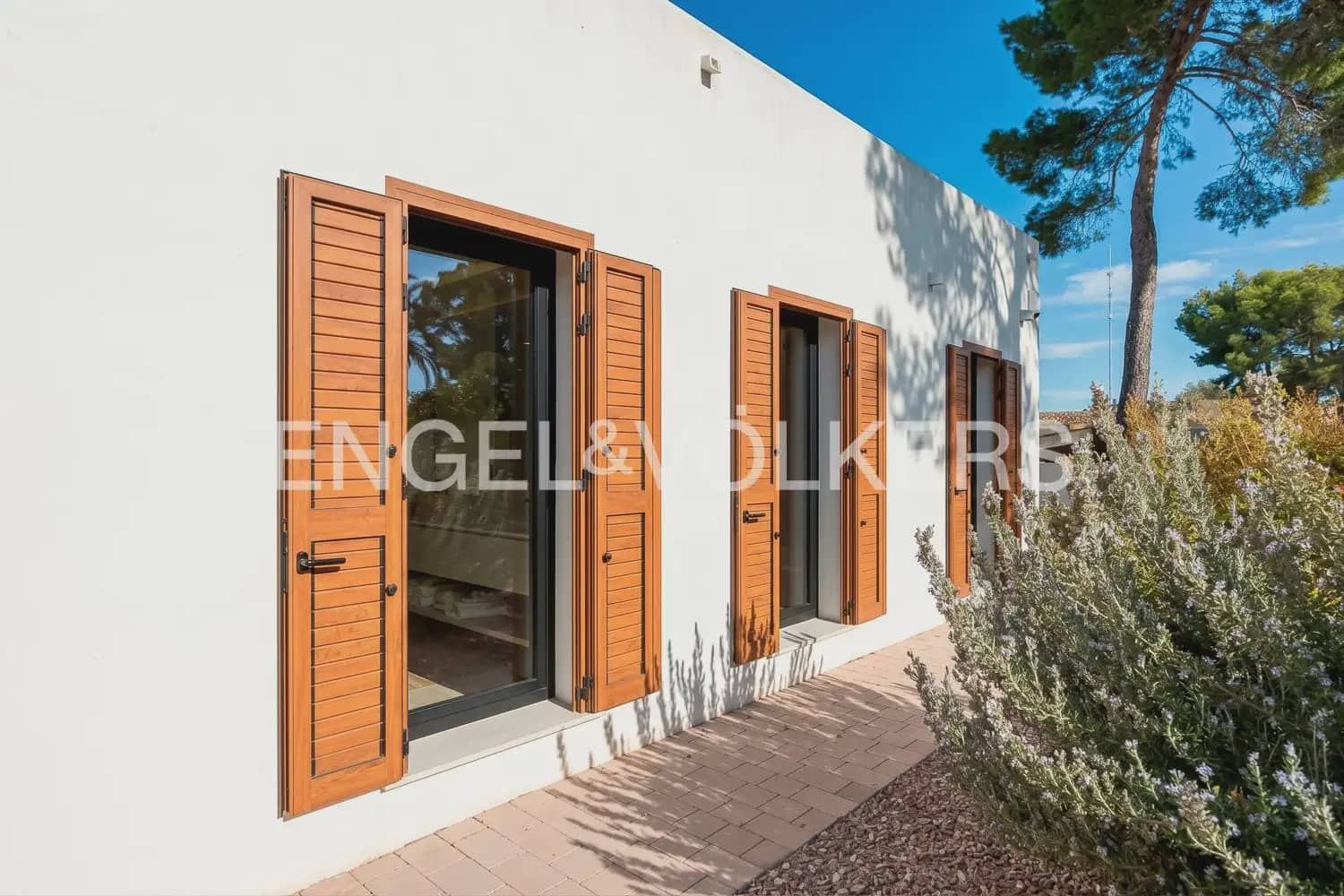 5 bedroom Villa for sale in L'Eliana with garage - € 1,480,000 (Ref: 10093913)