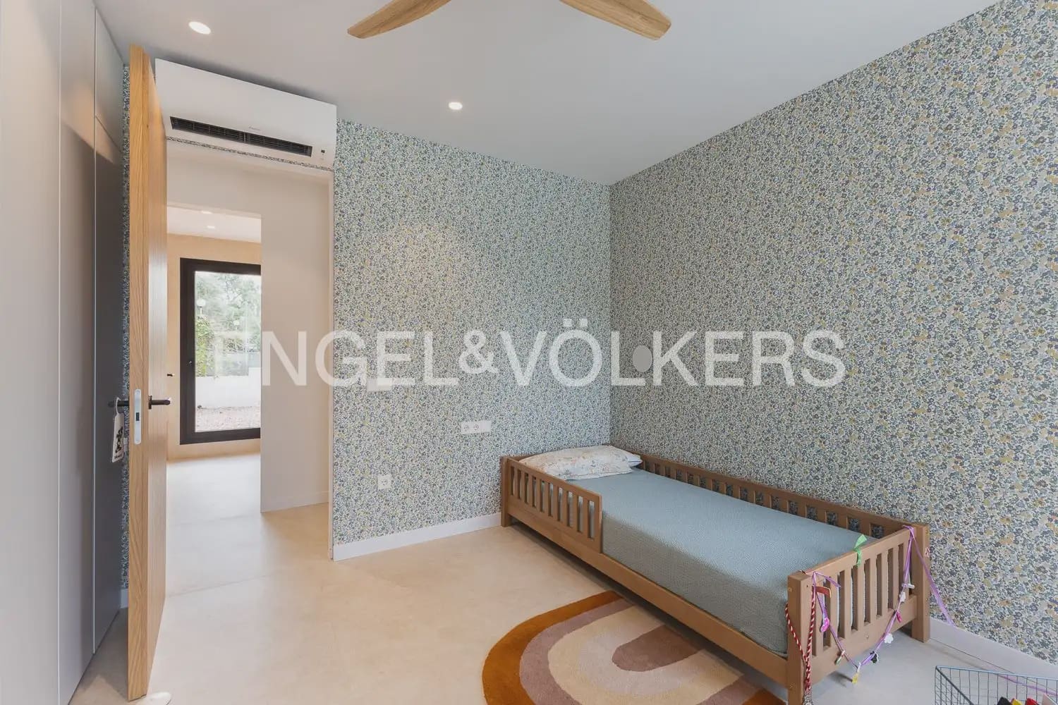 5 bedroom Villa for sale in L'Eliana with garage - € 1,480,000 (Ref: 10093913)