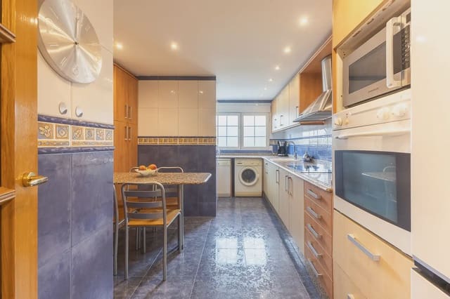3 bedroom Flat for rent in Sant Pau, Valencia city - € 1,800 (Ref: 10094940)