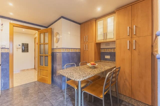 3 bedroom Flat for rent in Sant Pau, Valencia city - € 1,800 (Ref: 10094940)