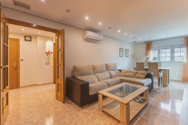 3 bedroom Flat for rent in Sant Pau, Valencia city - € 1,800 (Ref: 10094940)