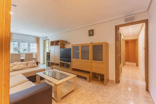 3 bedroom Flat for rent in Sant Pau, Valencia city - € 1,800 (Ref: 10094940)