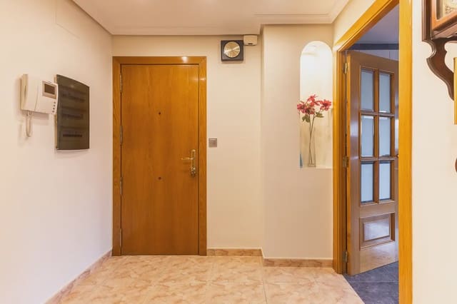 3 bedroom Flat for rent in Sant Pau, Valencia city - € 1,800 (Ref: 10094940)