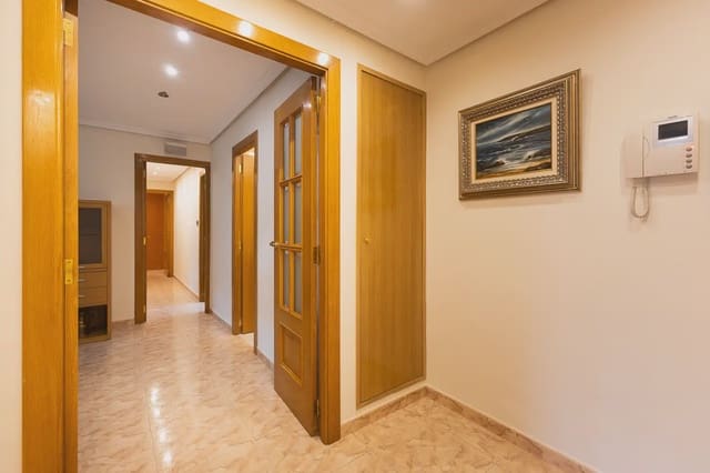 3 bedroom Flat for rent in Sant Pau, Valencia city - € 1,800 (Ref: 10094940)