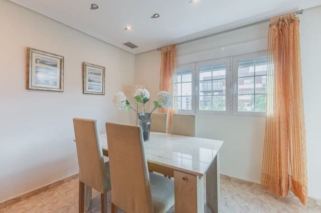 3 bedroom Flat for rent in Sant Pau, Valencia city - € 1,800 (Ref: 10094940)