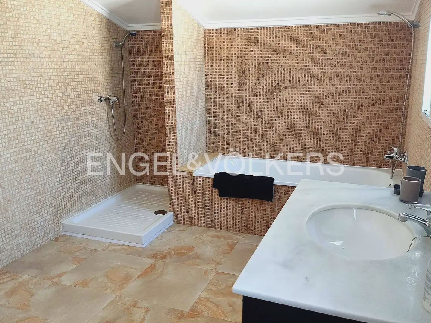 3 slaapkamer Villa te huur in Picassent met zwembad garage - € 1.900 (Ref: 10095767)
