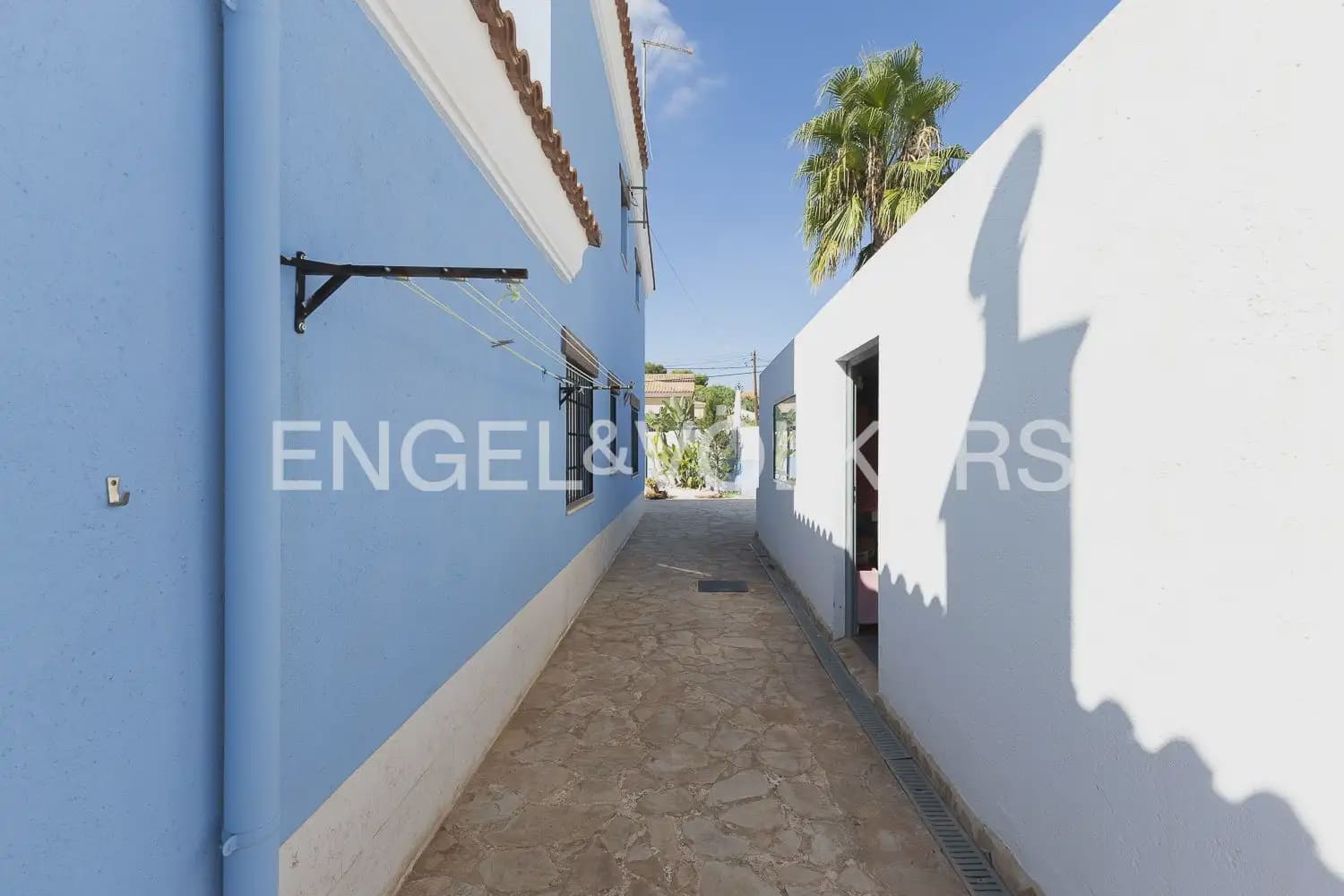3 bedroom Villa for rent in Picassent with pool garage - € 1,900 (Ref: 10095767)
