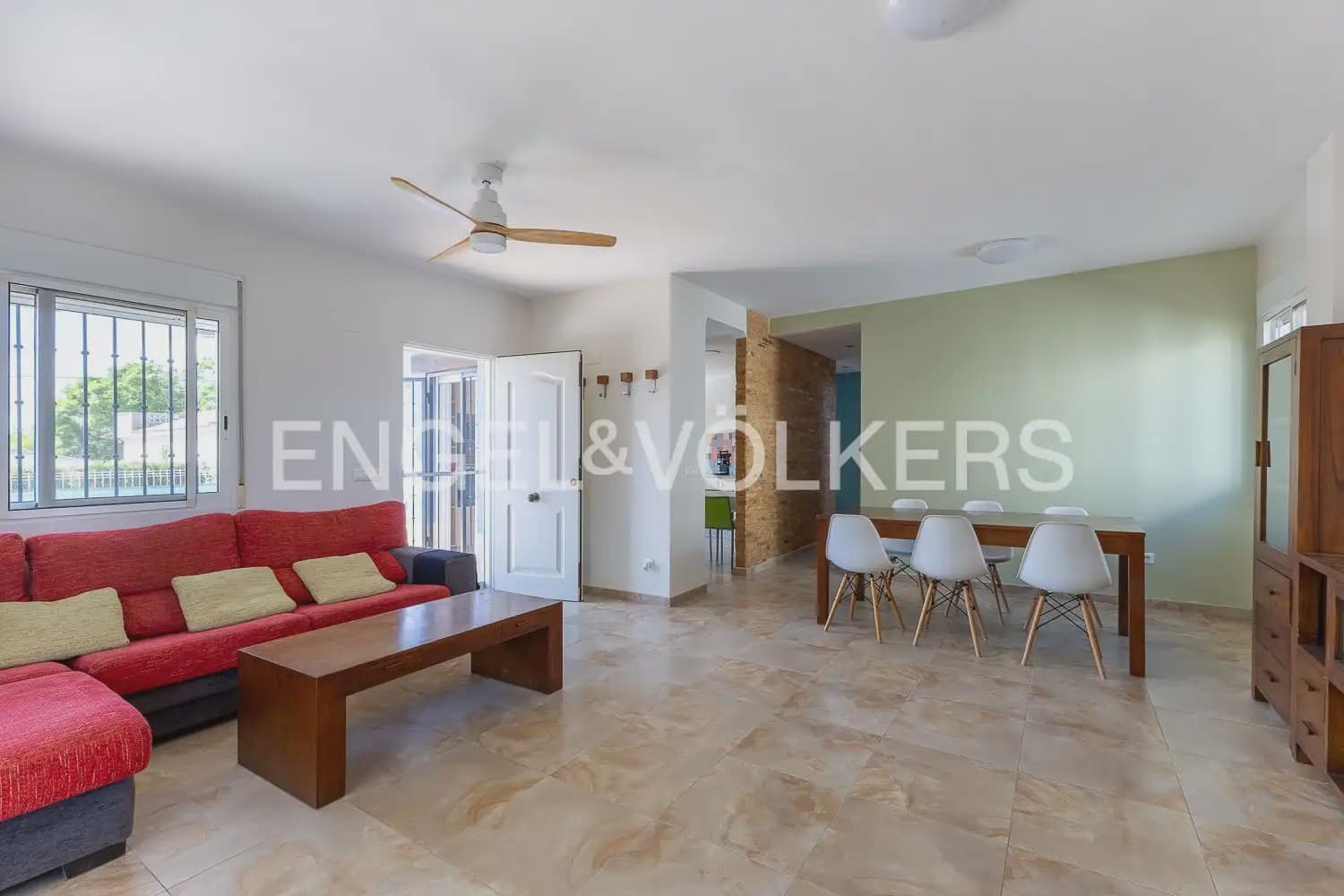 3 bedroom Villa for rent in Picassent with pool garage - € 1,900 (Ref: 10095767)