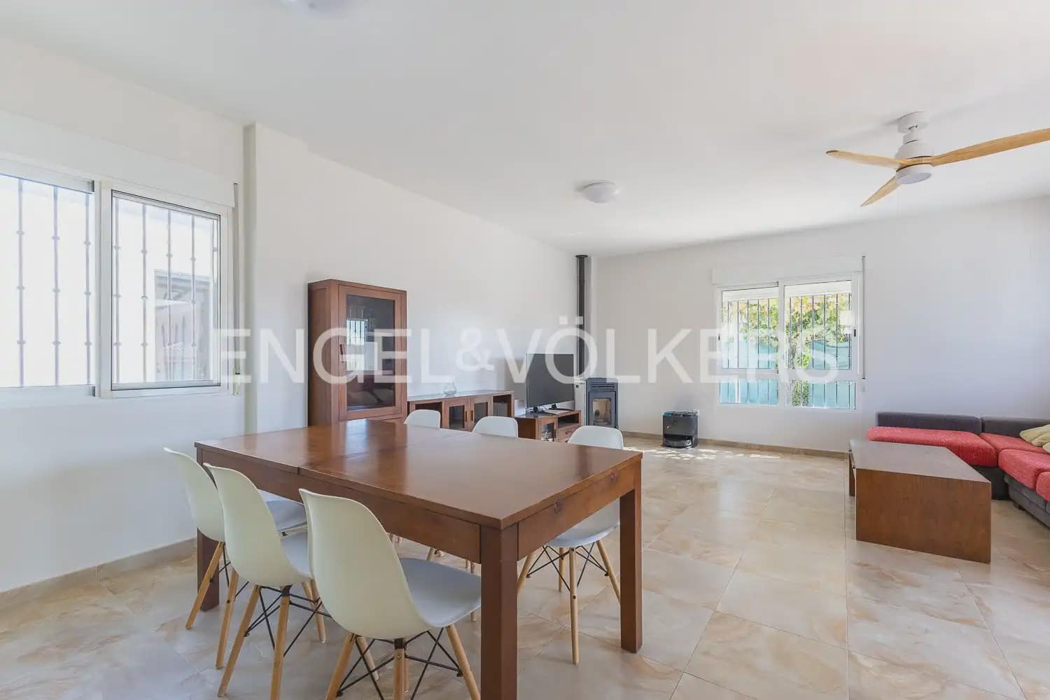 3 bedroom Villa for rent in Picassent with pool garage - € 1,900 (Ref: 10095767)