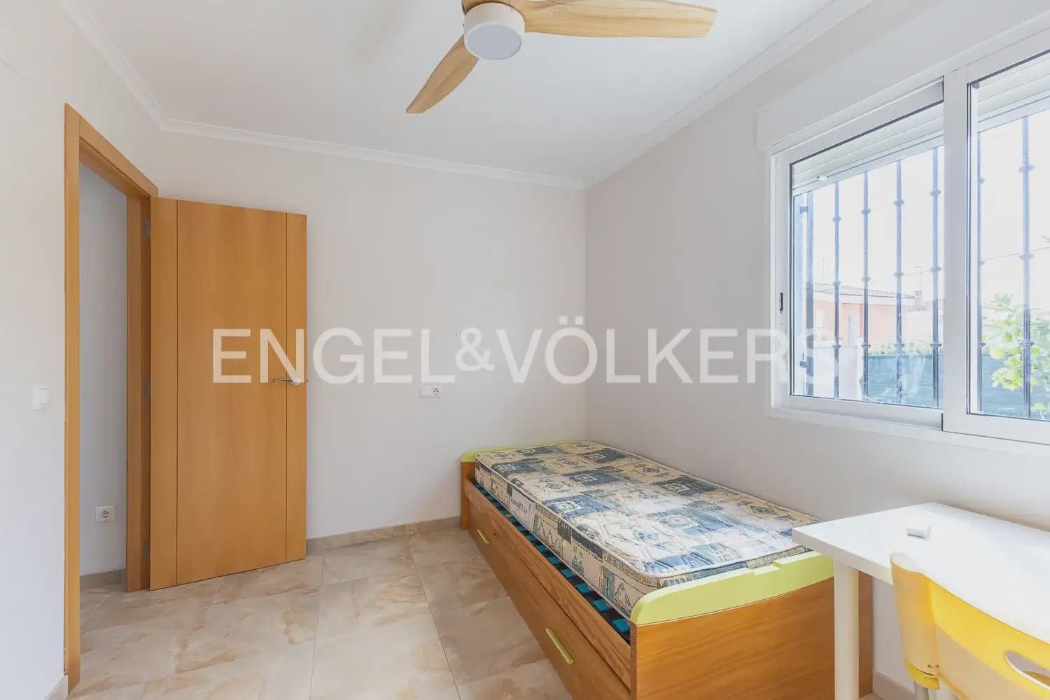 3 bedroom Villa for rent in Picassent with pool garage - € 1,900 (Ref: 10095767)