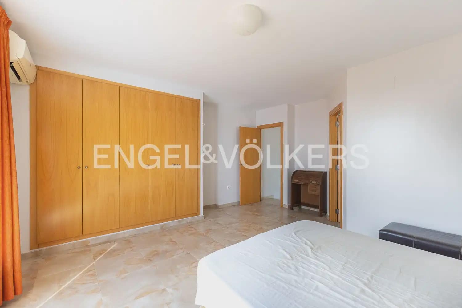 3 bedroom Villa for rent in Picassent with pool garage - € 1,900 (Ref: 10095767)