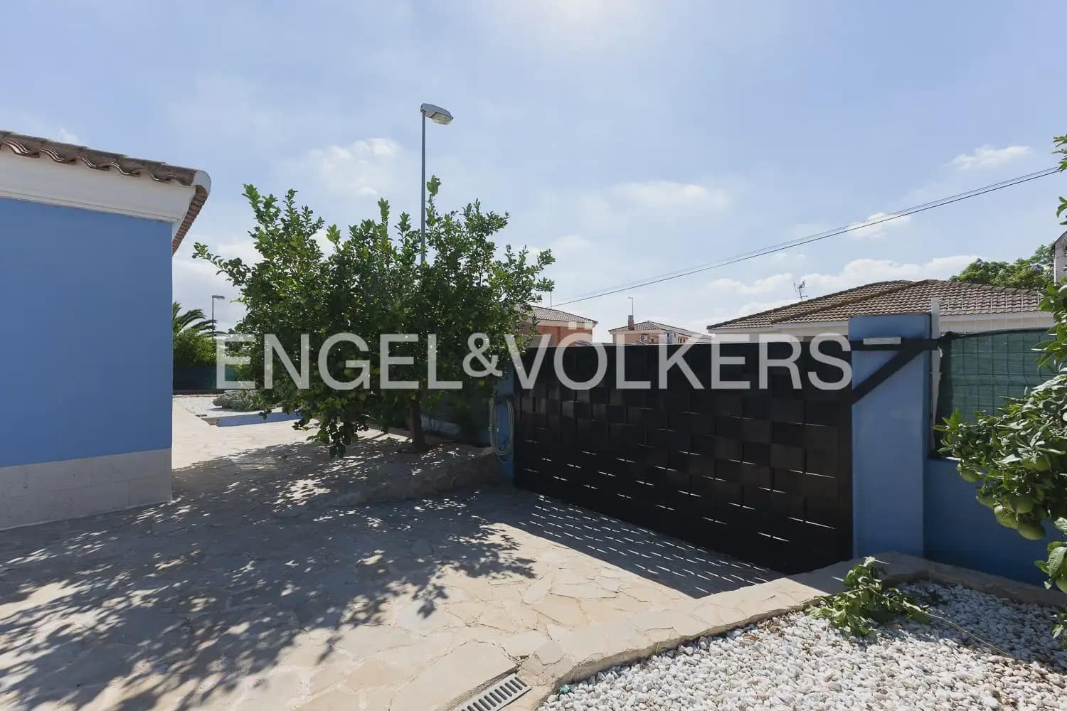 3 bedroom Villa for rent in Picassent with pool garage - € 1,900 (Ref: 10095767)