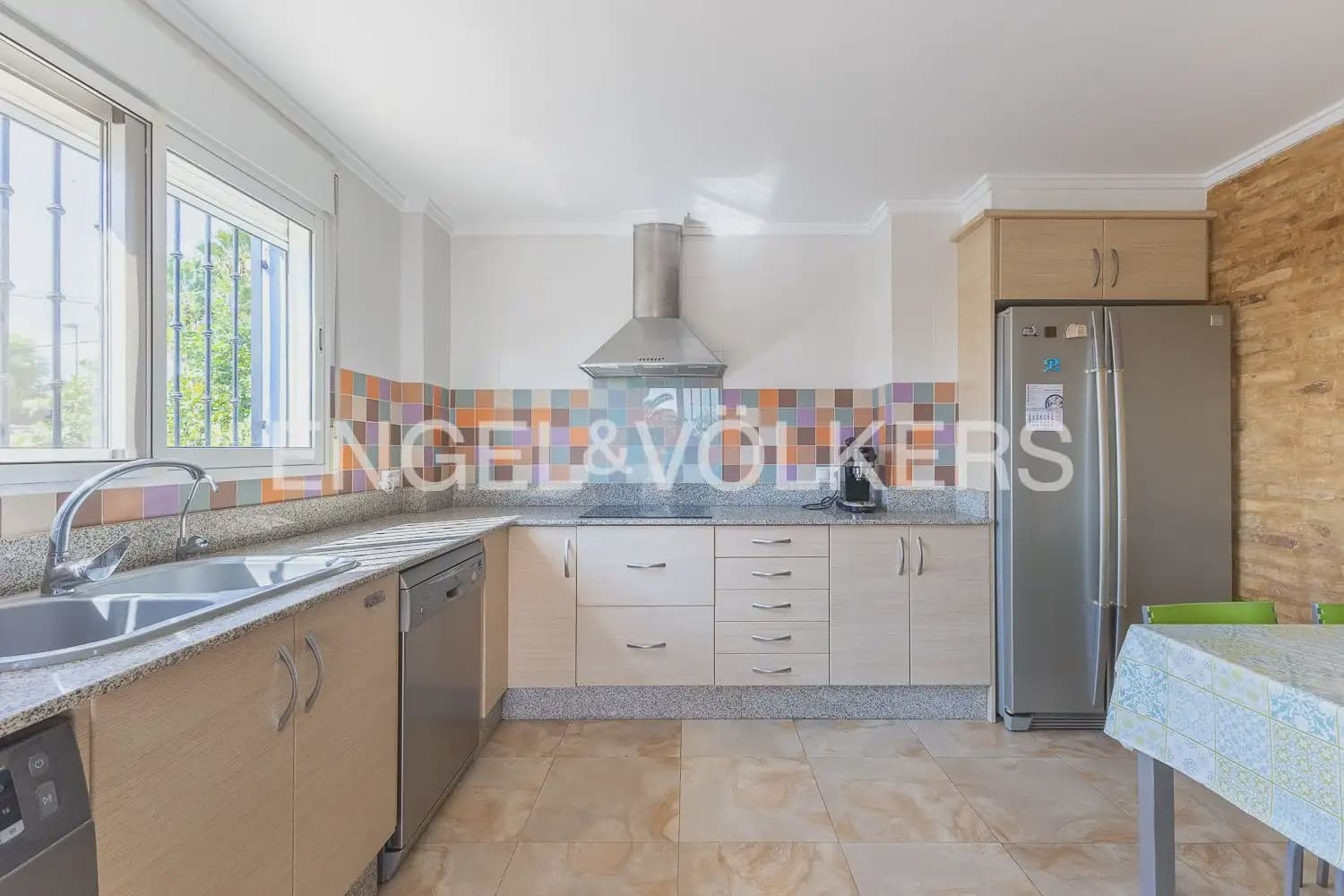 3 bedroom Villa for rent in Picassent with pool garage - € 1,900 (Ref: 10095767)