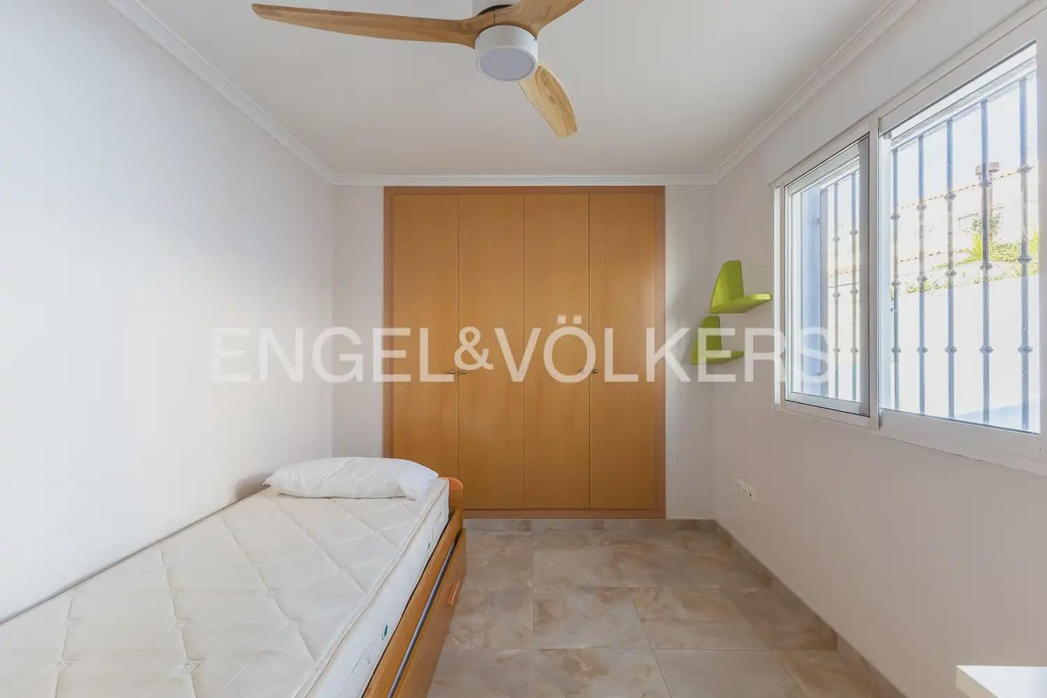 3 bedroom Villa for rent in Picassent with pool garage - € 1,900 (Ref: 10095767)
