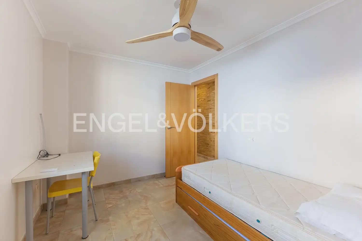 3 bedroom Villa for rent in Picassent with pool garage - € 1,900 (Ref: 10095767)