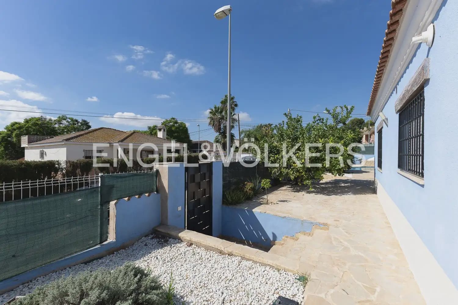 3 bedroom Villa for rent in Picassent with pool garage - € 1,900 (Ref: 10095767)