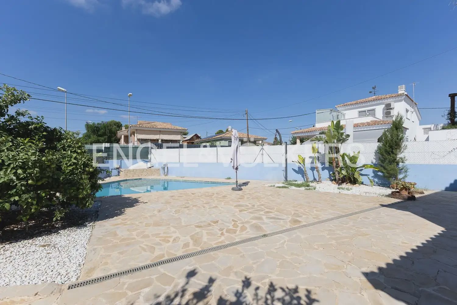 3 bedroom Villa for rent in Picassent with pool garage - € 1,900 (Ref: 10095767)