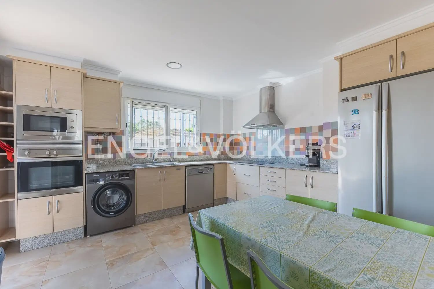 3 bedroom Villa for rent in Picassent with pool garage - € 1,900 (Ref: 10095767)