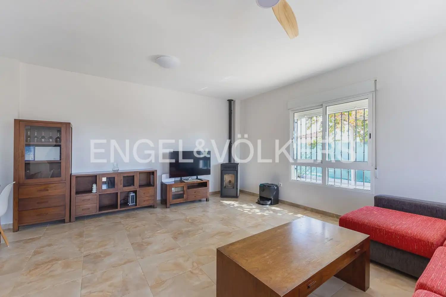 3 bedroom Villa for rent in Picassent with pool garage - € 1,900 (Ref: 10095767)