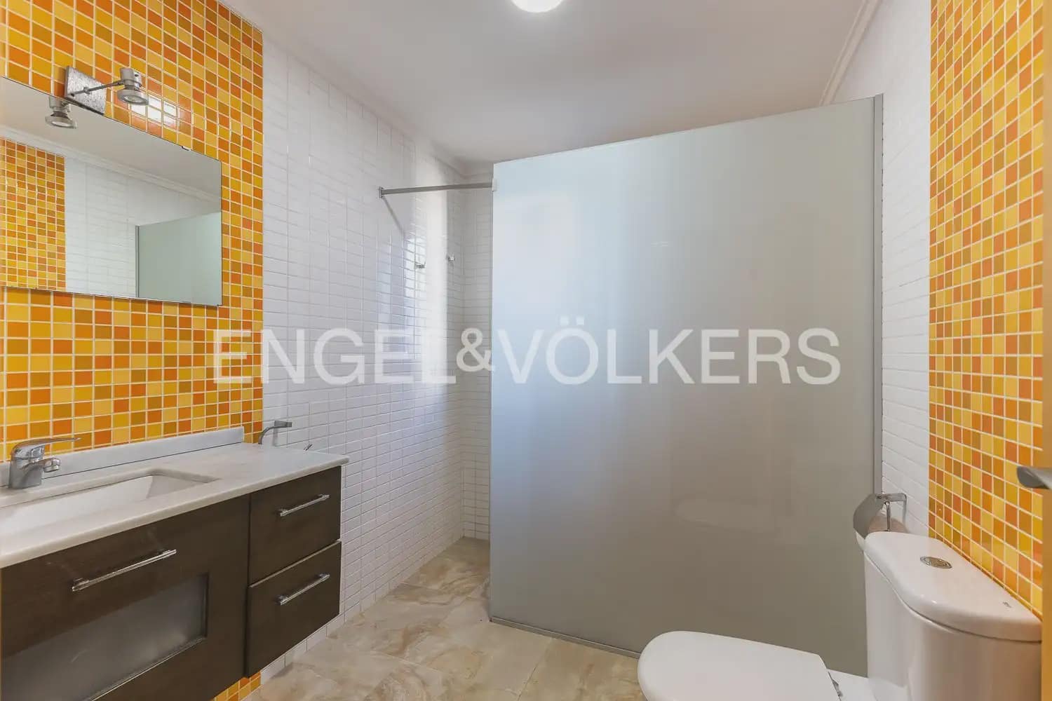 3 bedroom Villa for rent in Picassent with pool garage - € 1,900 (Ref: 10095767)