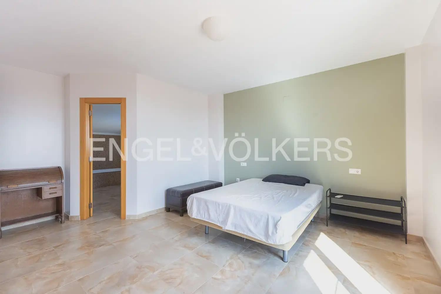 3 bedroom Villa for rent in Picassent with pool garage - € 1,900 (Ref: 10095767)