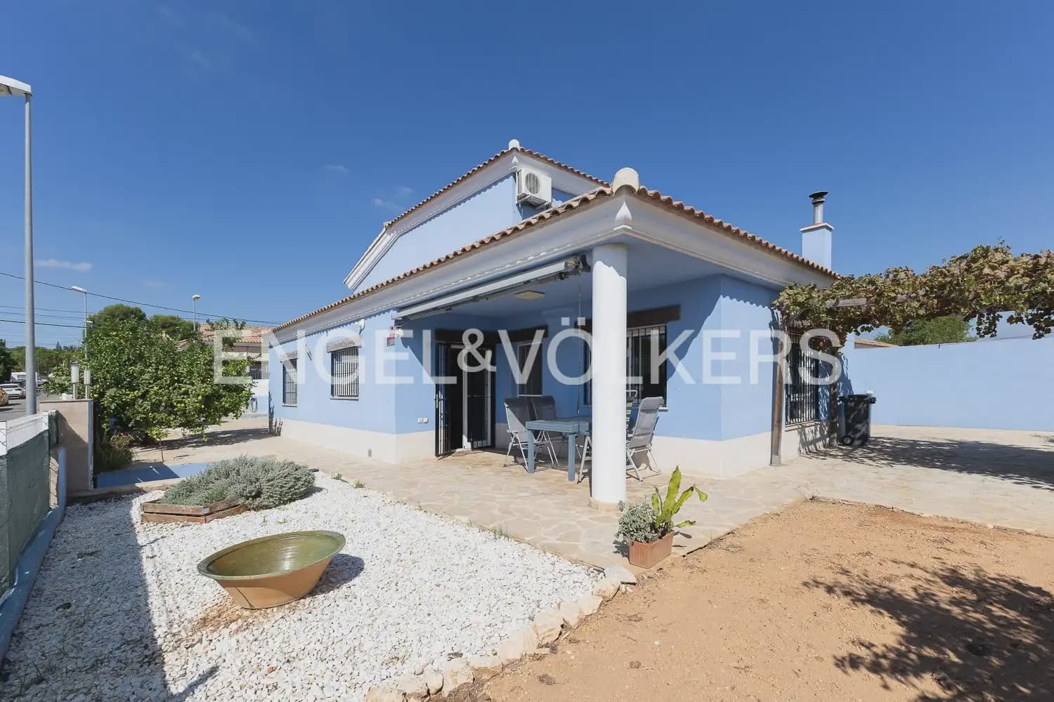 3 bedroom Villa for rent in Picassent with pool garage - € 1,900 (Ref: 10095767)