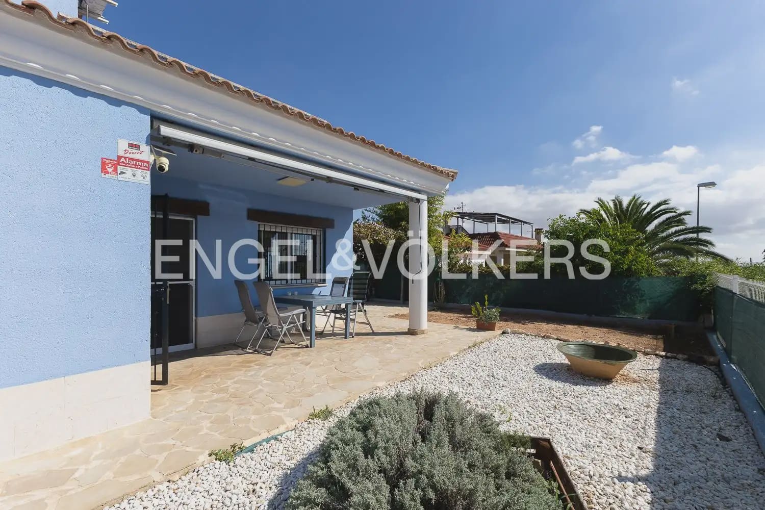 3 bedroom Villa for rent in Picassent with pool garage - € 1,900 (Ref: 10095767)