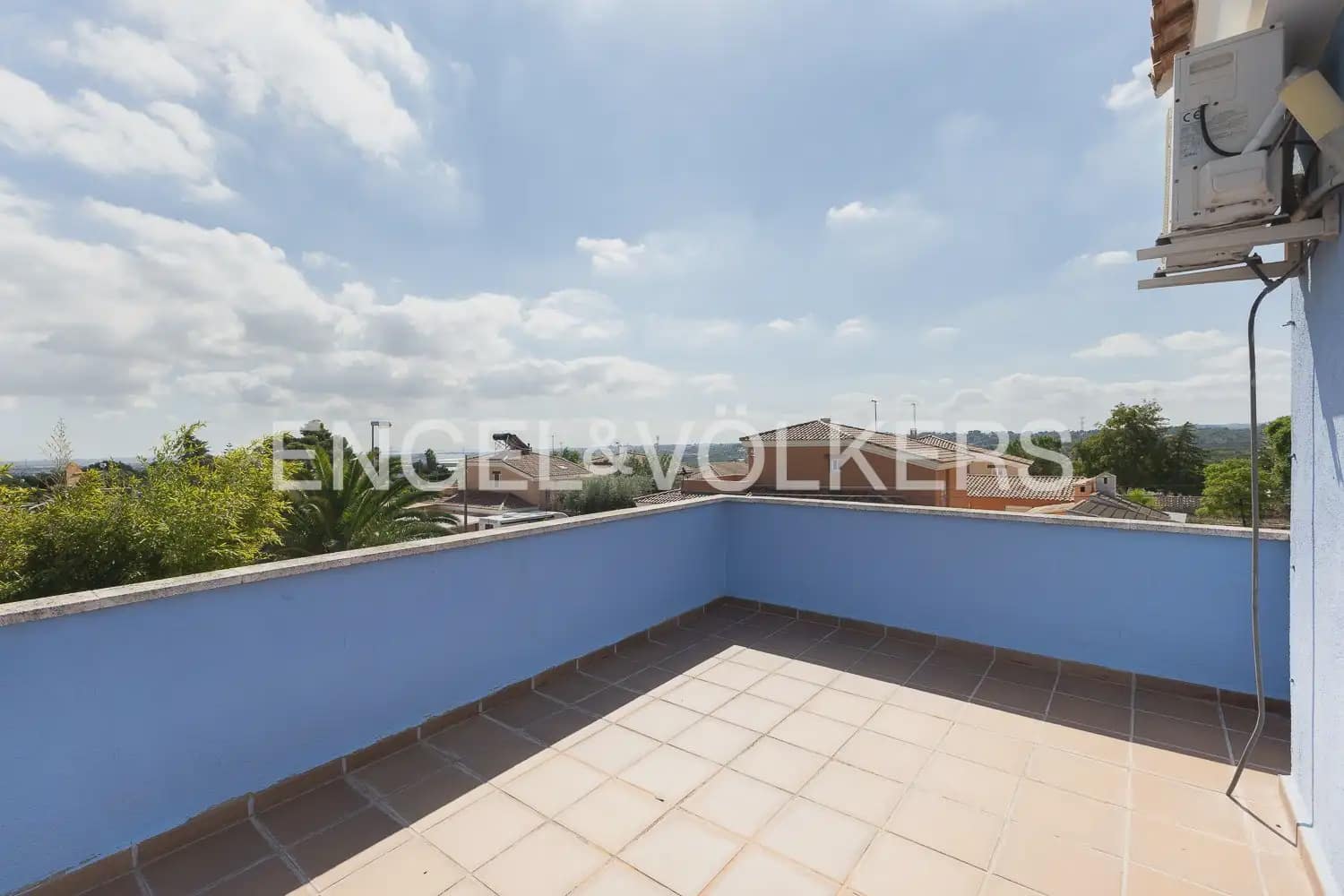 3 bedroom Villa for rent in Picassent with pool garage - € 1,900 (Ref: 10095767)